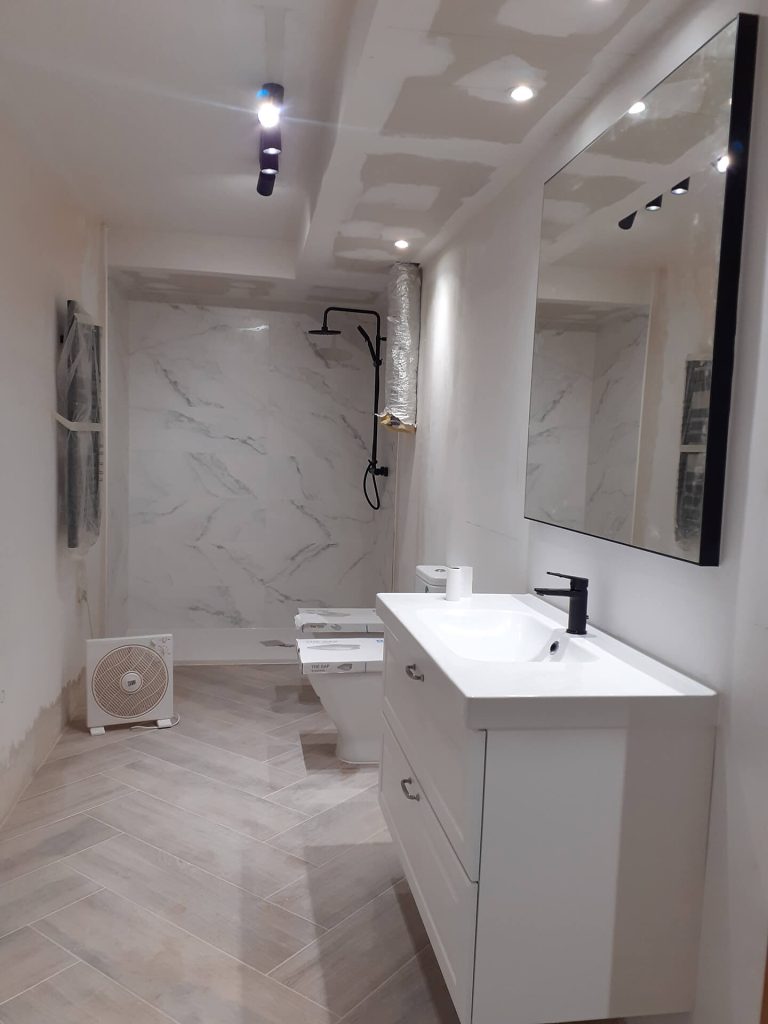 baño a mitad de reforma