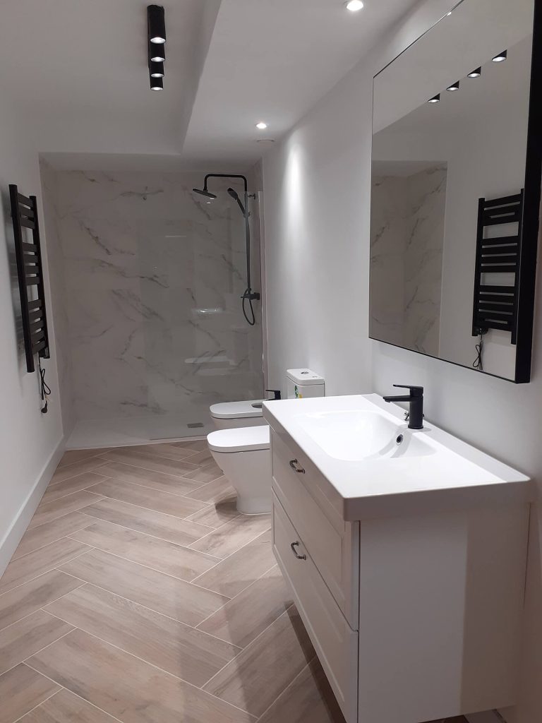 baño de lujo recién reformado