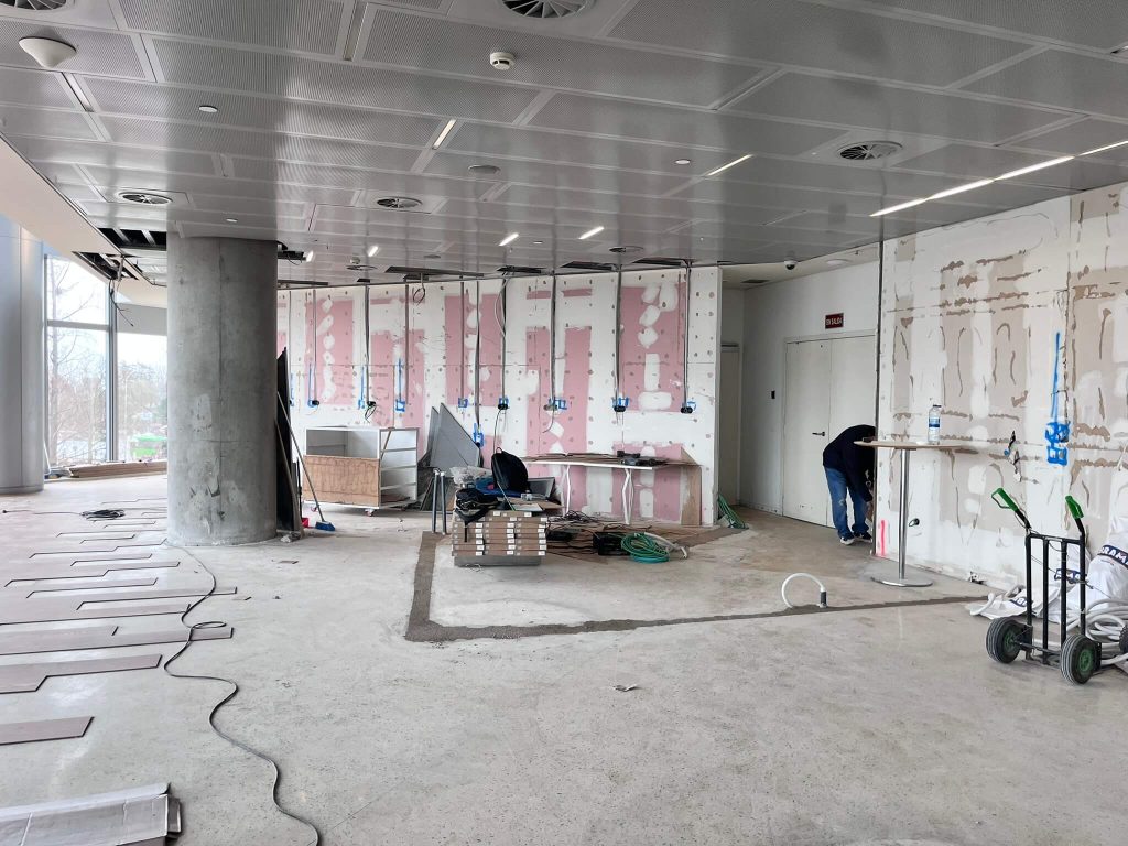 zona de restaurante en proceso de reforma torre emperador
