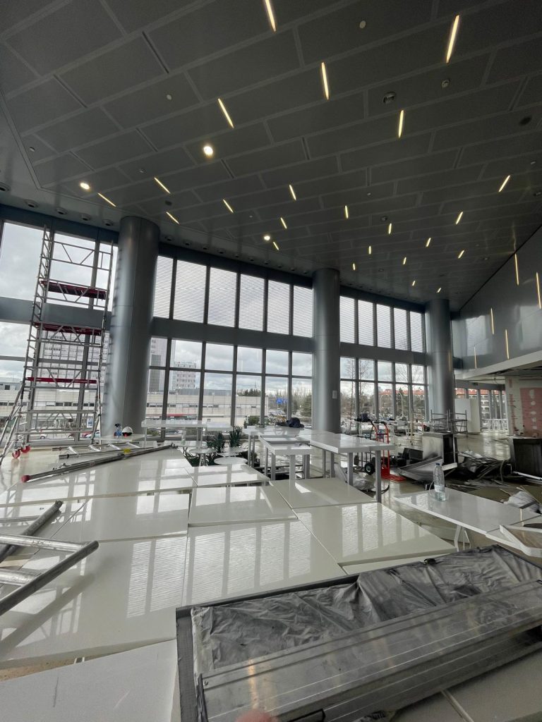 zona de restaurante en proceso de reforma torre emperador